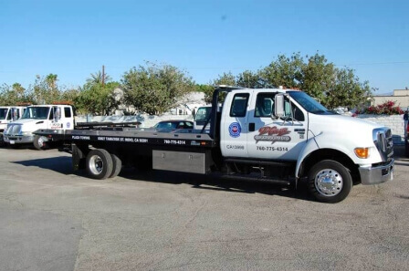 4-Reasons-to-Use-a-Flatbed-Tow-Truck-the-Next-Time-You-Need-a-Tow