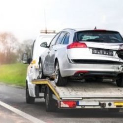 4 Tips for How to Know When to Handle Roadside Trouble Yourself and When to Call a Tow Company